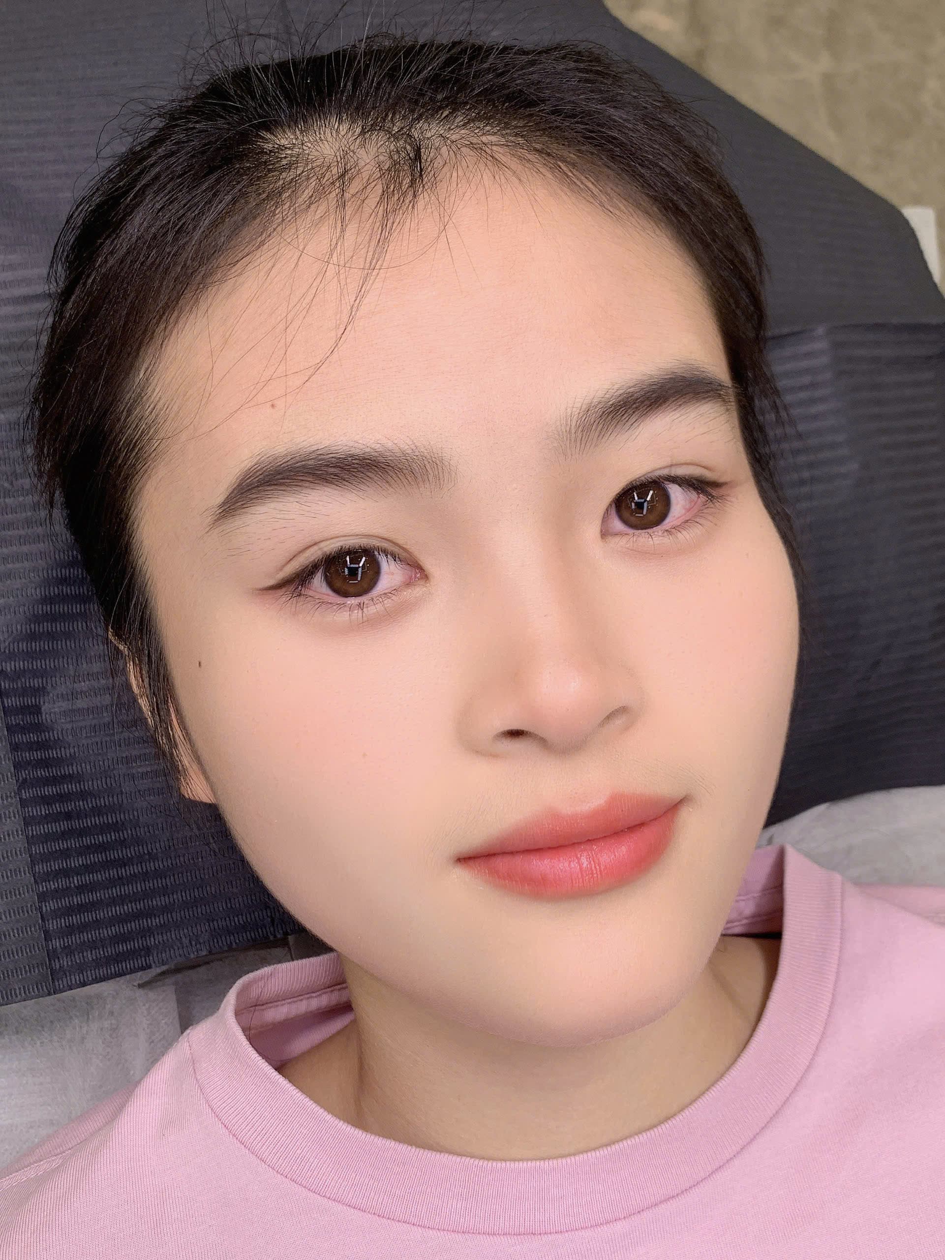 Dáng mày tự nhiên sau khi phun